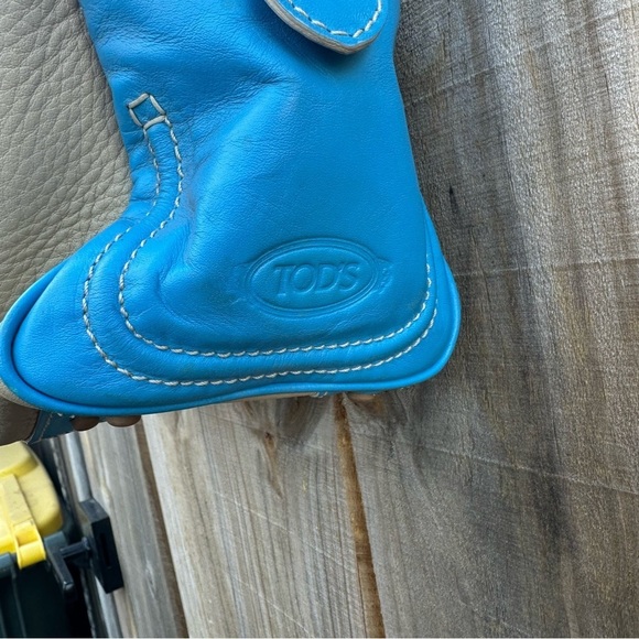 Tod's Blue and Tan Shoulder Bag with Slouchy Design - Picture 6 of 16